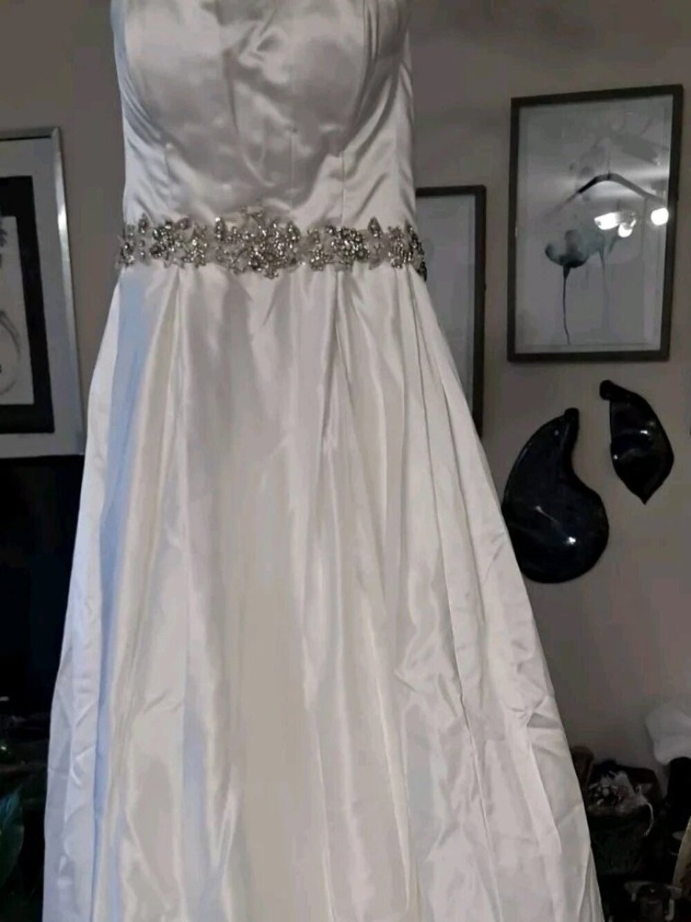 This wedding dress was designed by Alfredo Angelucci.